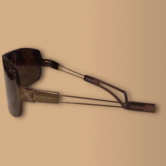 Authentic Burberry - Picture 6 of 7